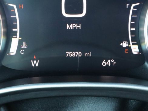 Used 2023 Chrysler Pacifica Touring-L FWD image 31