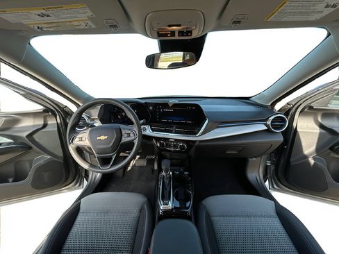 Used 2026 Chevrolet Trax LT FWD image 12