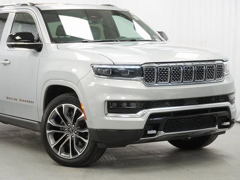 Certified 2024 Jeep Grand Wagoneer Series III w/ Rear Seat Video Group 1 image 3