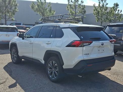 Used 2022 Toyota RAV4 XLE Premium image 4