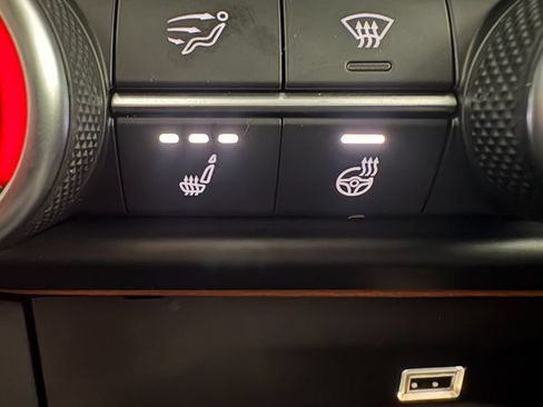 Used 2018 Alfa Romeo Giulia AWD image 18