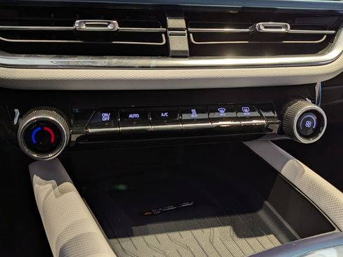 New 2025 Chevrolet Equinox EV LT AWD/4WD image 15