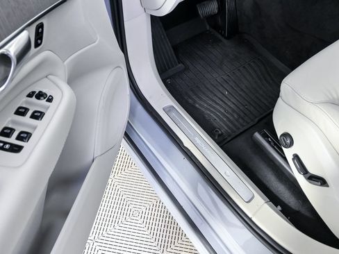 Certified 2024 Volvo XC90 T8 Plus w/ Protection Package Premier image 9