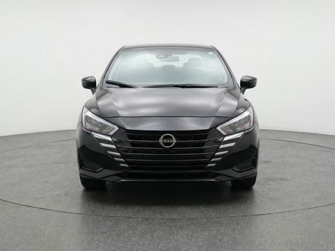 Used 2025 Nissan Versa SV image 2