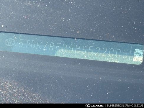 Used 2017 Toyota Highlander XLE image 12