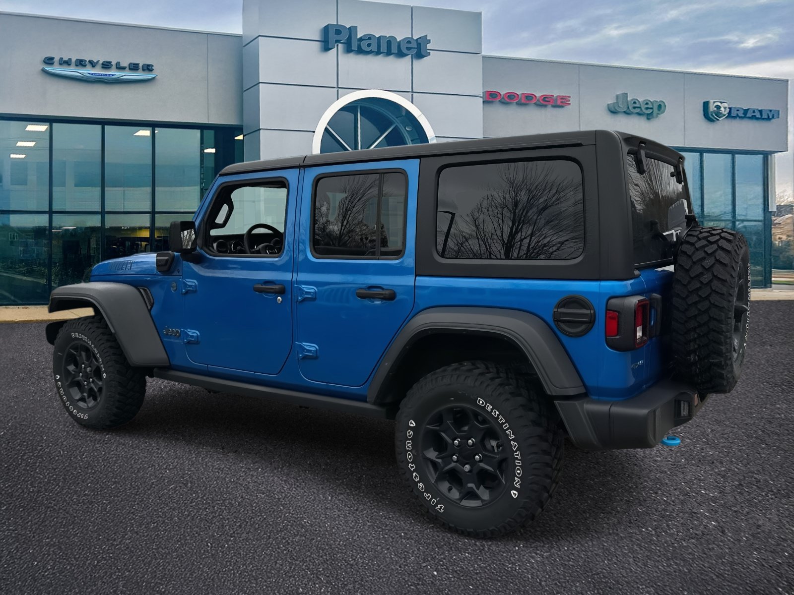 Used 2023 Jeep Wrangler Unlimited w/ Cold Weather Group AWD/4WD image 3