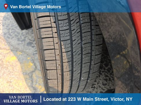 Used 2024 Toyota Prius XLE FWD image 28
