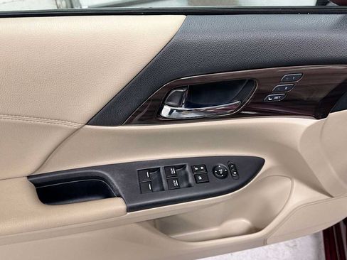 Used 2017 Honda Accord Touring image 15