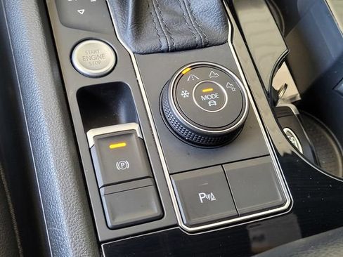 Used 2020 Volkswagen Atlas Cross Sport SEL AWD/4WD image 13
