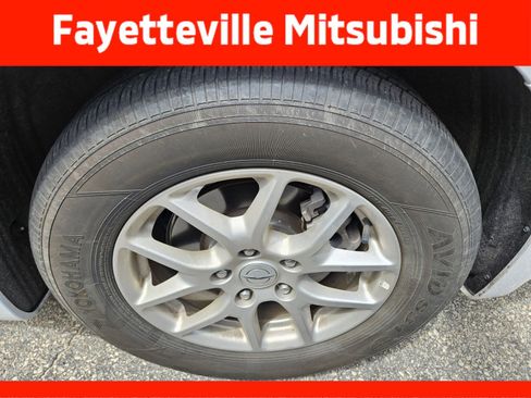 Used 2024 Chrysler Pacifica Touring-L FWD image 9
