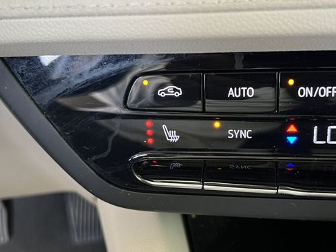 Used 2023 Buick Envision Preferred AWD/4WD image 17