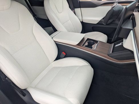 Used 2023 Tesla Model X image 11