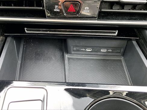 Used 2024 Volkswagen Atlas SE image 16