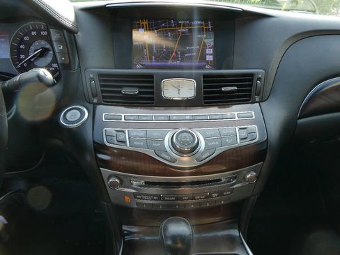 Used 2016 INFINITI Q70 L 3.7 w/ Deluxe Touring Package AWD/4WD image 18