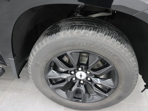 Used 2022 Chevrolet Silverado 1500 RST w/ Convenience Package II AWD/4WD image 3