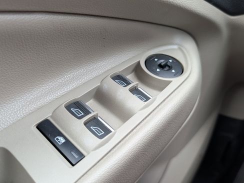 Used 2019 Ford Escape SEL image 15