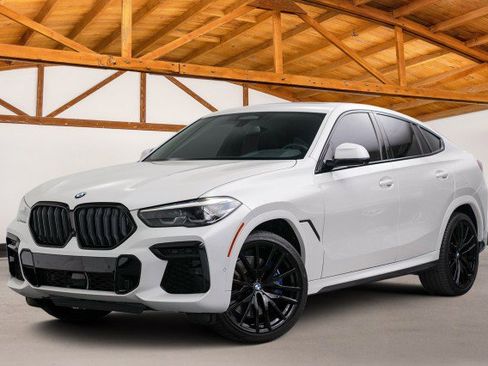 Used 2022 BMW X6 M50i image 1