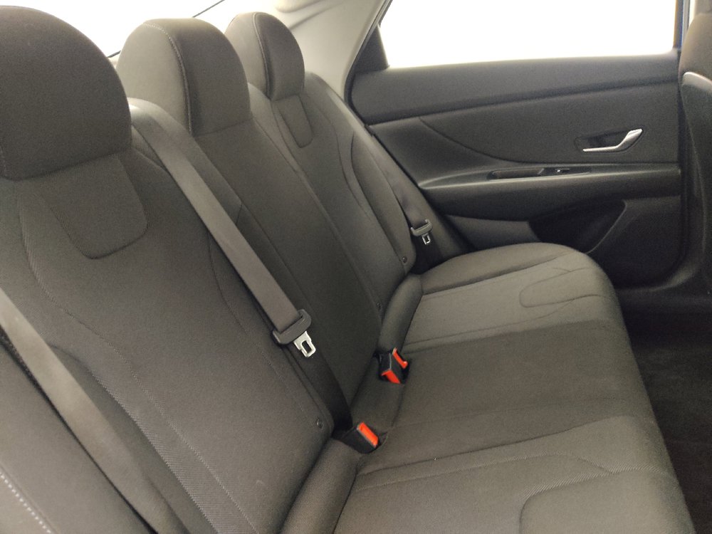 Used 2025 Hyundai Elantra SE FWD image 19