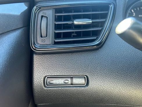 Used 2020 Nissan Rogue SV AWD/4WD image 19