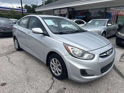 Used 2013 Hyundai Accent GLS FWD image 19