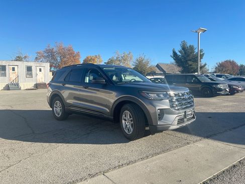 New 2026 Ford Explorer Active w/ Active Comfort Package image 2