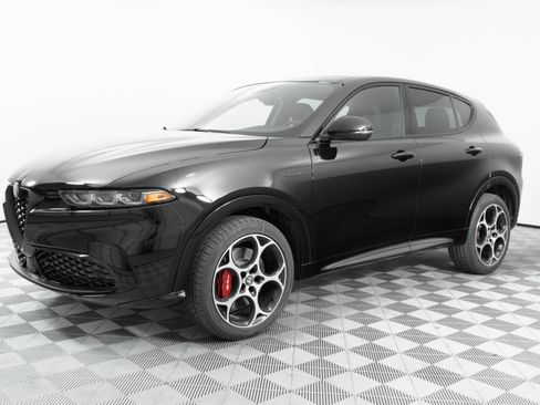 New 2025 Alfa Romeo Tonale w/ Premium Package AWD/4WD image 3