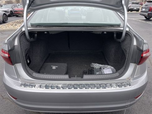 Used 2021 Volkswagen Jetta SE image 35