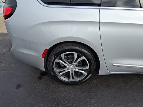 New 2026 Chrysler Pacifica Pinnacle image 11