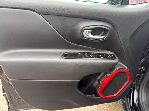 Used 2022 Jeep Renegade Trailhawk w/ Trailer Tow Group image 13