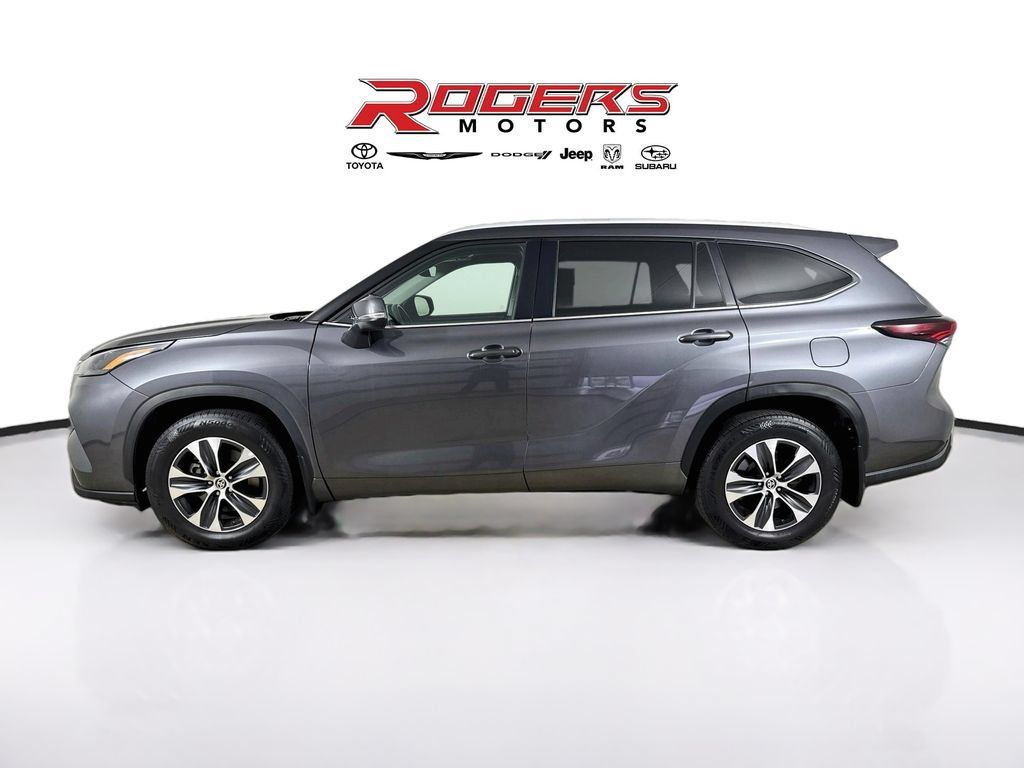 Used 2025 Toyota Highlander XLE AWD/4WD image 9