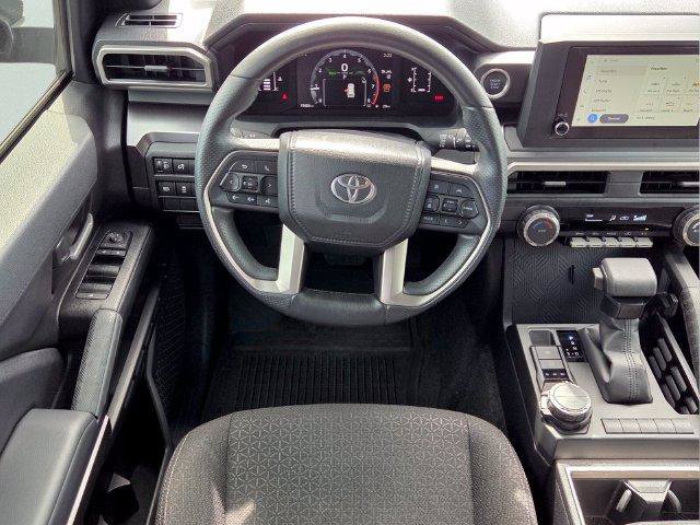 Used 2025 Toyota 4Runner SR5 AWD/4WD image 15
