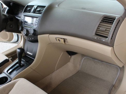 Used 2004 Honda Accord LX image 21