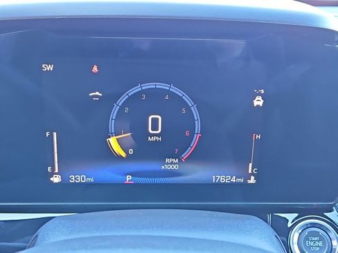 Used 2024 Chevrolet Trax RS w/ Sunroof Package image 14