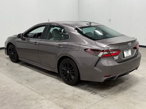 Used 2023 Toyota Camry SE image 9