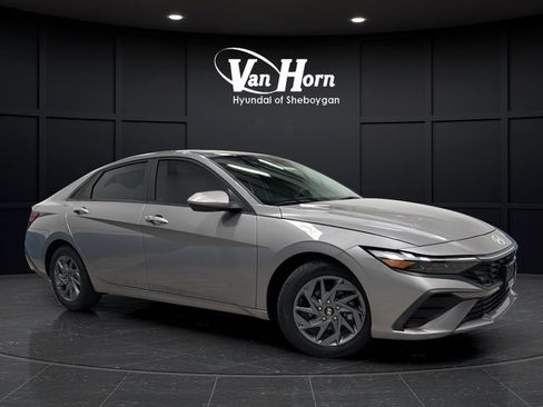 Used 2024 Hyundai Elantra SEL FWD image 1