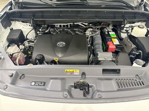 Used 2021 Toyota Highlander XLE FWD image 32