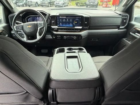Used 2025 Chevrolet Silverado 2500 LT w/ Convenience Package AWD/4WD image 3