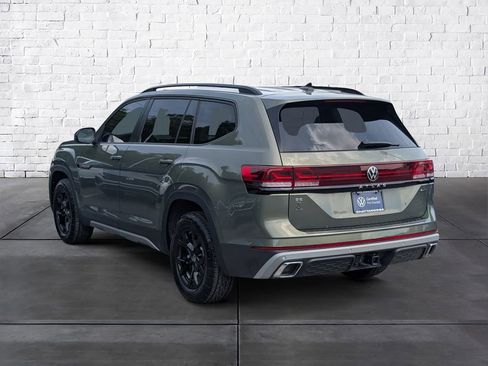 Certified 2025 Volkswagen Atlas Peak Edition SE AWD/4WD image 5