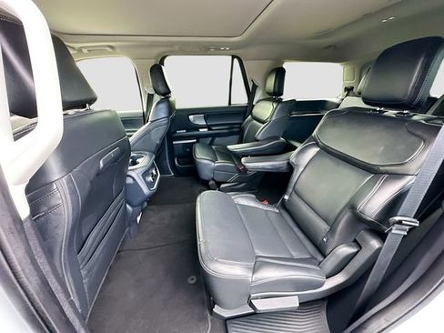 Used 2025 Ford Expedition Platinum image 26