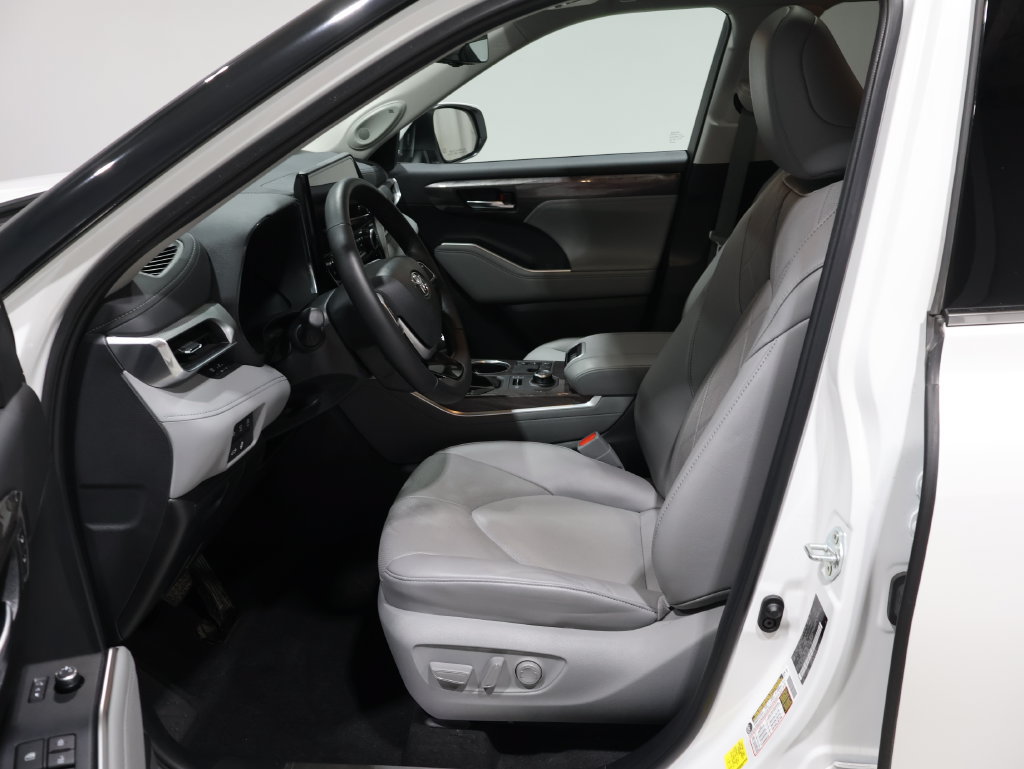 Used 2024 Toyota Highlander Platinum AWD/4WD image 10