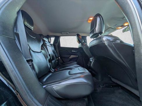 Used 2018 Jeep Cherokee Limited image 19