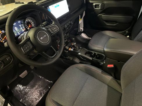 New 2026 Jeep Wrangler Unlimited Rubicon AWD/4WD image 9