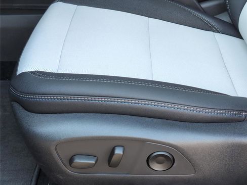 New 2025 Chevrolet Equinox EV LT image 10