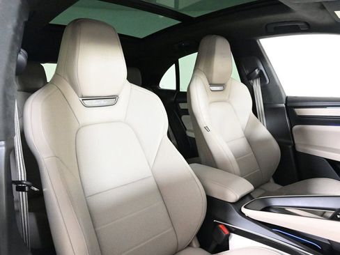 Used 2024 Porsche Macan Turbo Electric image 18