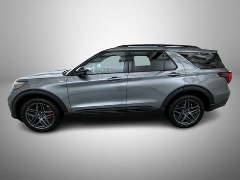 Used 2025 Ford Explorer ST-Line w/ ST-Line Street Pack image 8