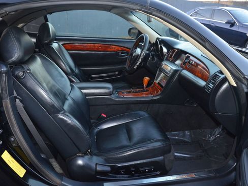 Used 2005 Lexus SC 430 Convertible w/ Preferred Accessory Pkg image 9