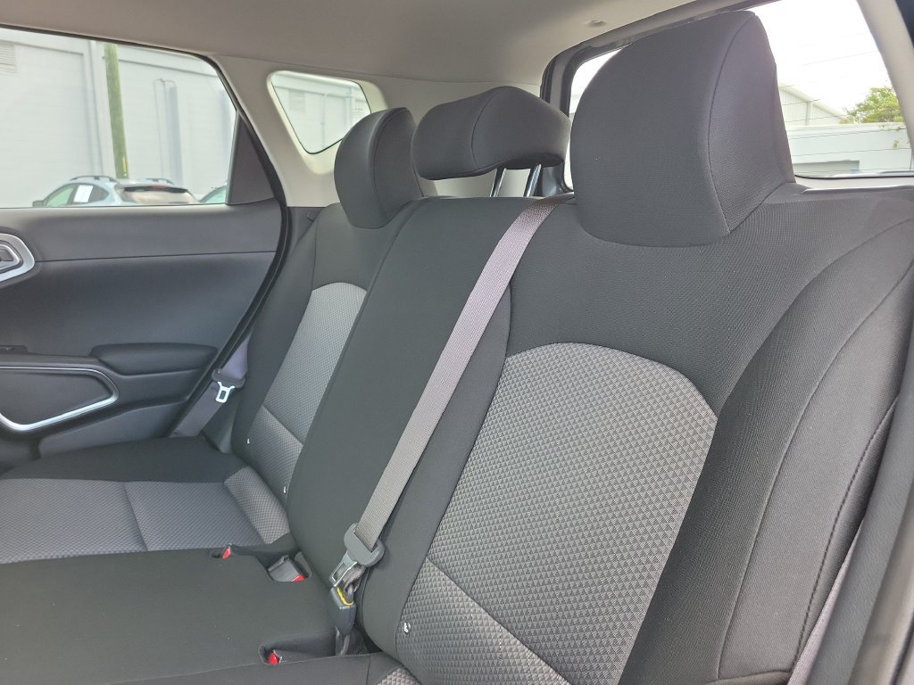 Used 2025 Kia Soul LX w/ LX Technology Package FWD image 10