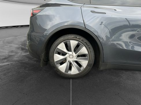 Used 2023 Tesla Model Y Long Range AWD/4WD image 26