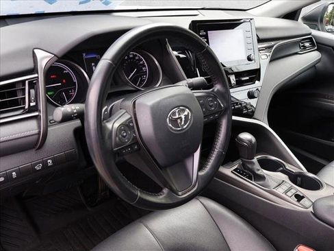 Used 2022 Toyota Camry SE FWD image 11