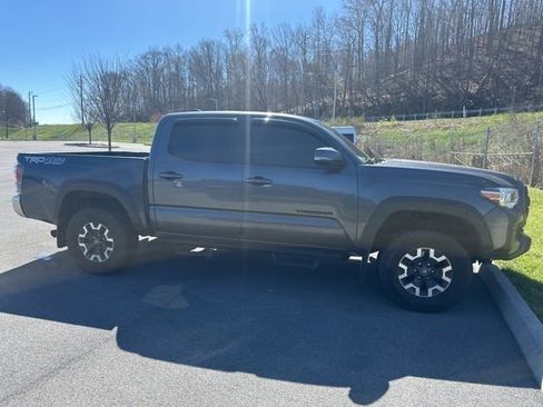 Used 2022 Toyota Tacoma TRD Off-Road w/ Black Out Package (TMS) image 35